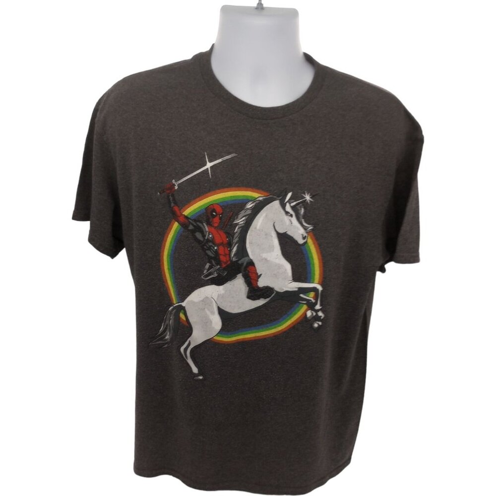 Marvel Deadpool Riding Unicorn Rainbow Gray Graphic T-Shirt Adult Size Large